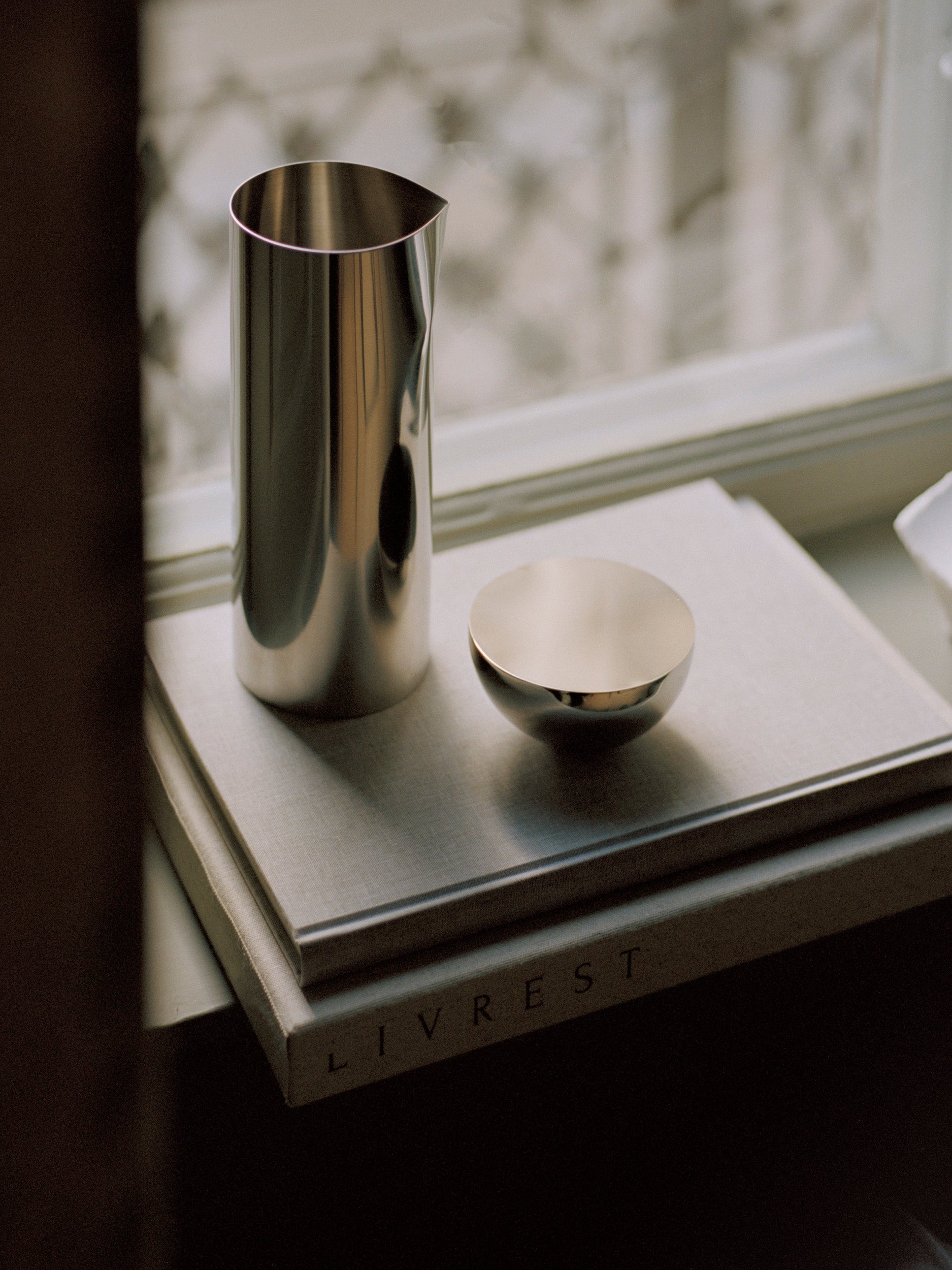 Aura Table Mirror