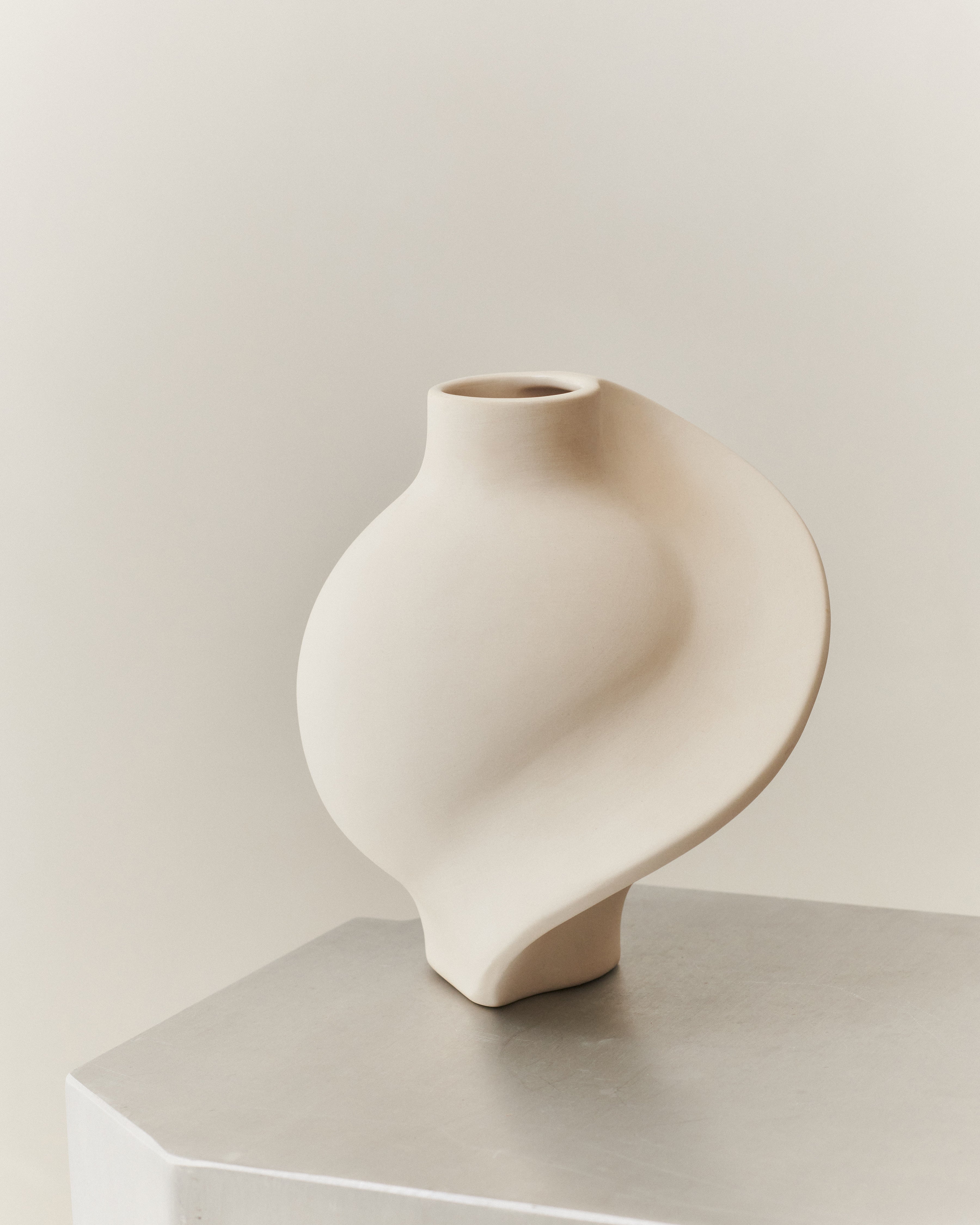 Pirout Vase 01 Raw White